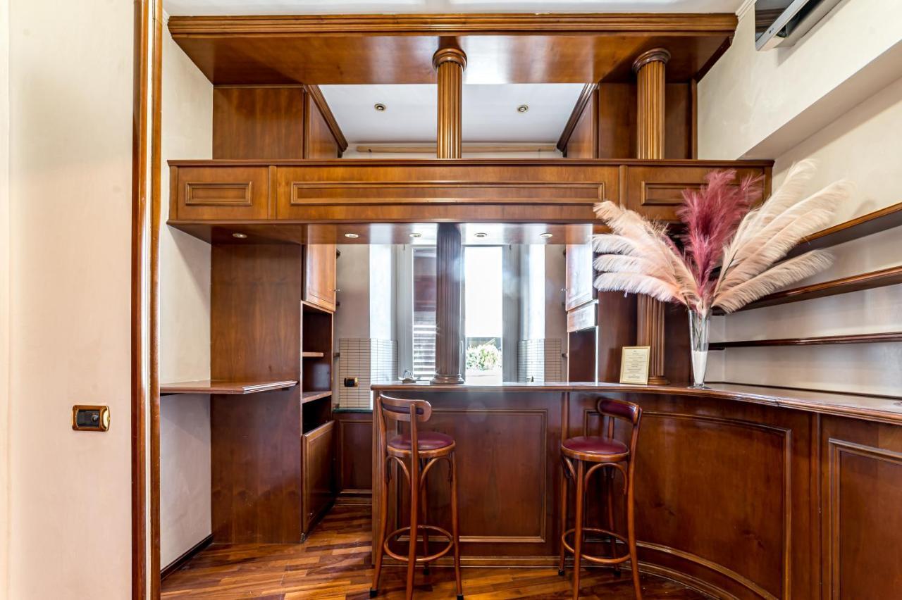 Downtown Luxury B&B - Termini Train Station Рим Екстериор снимка